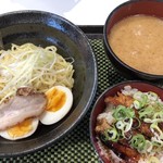 帯広豚丼・つけ麺 甚平 - 