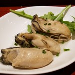 エスターテ 自然派ワインが中心のイタリアン - 広島産カキのオイスターソース炒め オイル漬け