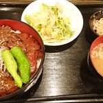 小さな肉バル ガルニ レギューム - (ランチ)牛ハラミ丼