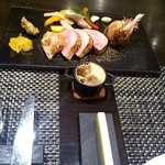 レストラン バカール - うずらのまるごとハム  「ジャボン・キュイ」”ル・クロコディール”風」と、リエットとバター