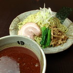 麺処 田ぶし - 本家田ぶしつけ麺。麺を吸込むたびに鰹の香りが鼻を突き抜ける個性派つけ麺！