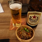 お料理とお酒 実りや - 瓶ビール、親鳥のきんぴらごぼう