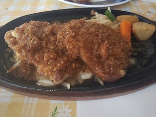 霜降牛ステーキ千 - 若鶏のガーリックソース焼き400g(1680円)