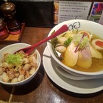 らーめん 鶏喰 - 特製塩ら～めん&チャーシュー丼