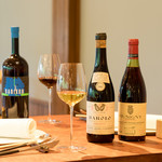カジ シナジー レストラン - ドリンク写真:古酒からヴァン・ナチュールまで品揃え豊富なワイン