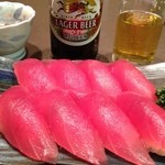 まぐろ丼　加一 - まぐろ赤身寿司セット（汁・煮物・漬物付き）：1050円