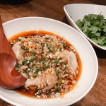 創作麺工房 鳴龍 - 海老ワンタン(スパイシーガーリックソース) 450円とパクチー100円