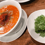 創作麺工房 鳴龍 - 麻辣担担麺 900円 と パクチー 100円