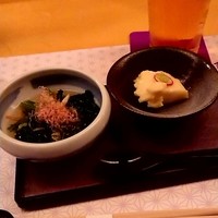 てしごと 是歩 - お通し(おひたし、とうもろこし豆腐)