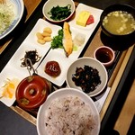 定食屋 甚兵衛 - ほのぼの定食 734円