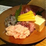 酒囲屋本店 - 1月の海鮮しゃぶしゃぶのネタ(鰆、鰤、天然真鯛、べい烏賊、真鱈の白子、黄ニラ、豆腐)