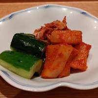 焼肉すどう 春吉 - キムチは控えで、すぐに食べちゃった(笑
                      あとにとっとくべきだったかな～