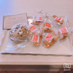 ツキノニジ - かき氷に付いてたクッキーが、美味しかったので、買って帰りました。ランチを食べると10%offです
      ベーグルは、雑穀塩バター