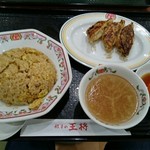 餃子の王将 - 炒飯 486円&餃子3個 140円