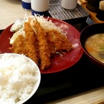 Katsuya - ロースカツと海老フライ定食、豚汁大盛り。