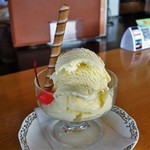 大山まきば みるくの里 - カウィのアイスクリーム（バニラ）410円