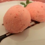 トラットリア 29 - 「完熟いちごのジェラート」：香料や人工的なニュアンスを一切感じさせない、天使のささやき♪