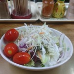 伊勢屋酒店 - サラダ。