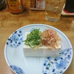 伊勢屋酒店 - 冷奴。