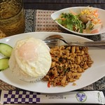 タイ料理 クゥンクワン - カオガパオ￥950-