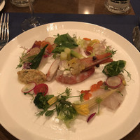 フレンチ ベイ・ビュー - 魚介類とアスパラのサラダ仕立て