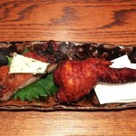 にしぶち飯店 - ●チャーシュー、ブルーチーズ、手羽先の唐揚げ