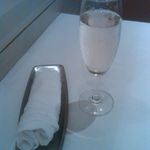 アマルフィイ・モデルナ - スプマンテ８００円、おしぼりが出ます