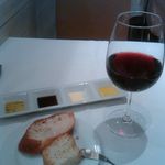 アマルフィイ・モデルナ - パンにつけるものが４種類、うれしいです。赤ワインがまたおいしい。