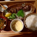 土佐清水ワールド - かつおの藁焼き定食（並）のｱｯﾌﾟ