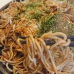 お好み焼き 一休さん - 麺リフト