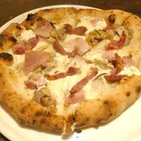 シロッコ - そして、ソーセージ、鶏もも肉、サラミ、ハム、リコッタチーズが乗った「マチェライオ」1850円をさらにプラス！
