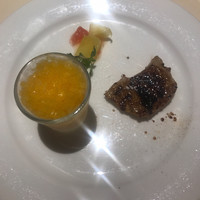 マンジャーモ - 食べかけのハンバーグかと思ったらクリームブリュレだった