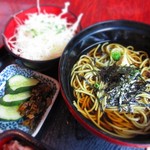 大黒家 - きじ重にセットの茶そば、サラダ、浅漬け