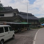 みどりの大地 - 店はこんな感じで看板も出てません。
