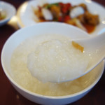 華風 福寿飯店 - 白ご飯とお粥は無料で大盛にできます。