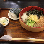 手打そば家 七福 - たぬきとおにぎり