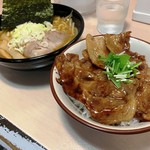 麺屋 開高 - 豚丼セット　赤みそハーフ