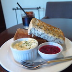 カフェ ド SaRa - 黒ゴマトーストと黒糖トースト ハーフアンドハーフ