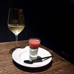 RODEO - モッツアレラチーズのムース 桃とトマトのソース