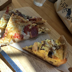 手作りハムとパンの店 こぶたのしっぽ - まんぷくピザ＆ベーコンとキノコのキッシュ
