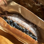 手作りハムとパンの店 こぶたのしっぽ - ブルーベリーサンド