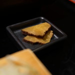 Onikembai - やはりいぶりがっこは美味い（秋田名物の燻製沢庵）