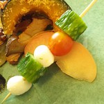 壱弐参 CAFE - 胡瓜とトマトとモッツァレラサラダとカボチャとリンゴのソテー