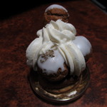 Patisserie Ravi,e relier - サントノレ