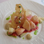 ラ メゾン ドゥ グラシアニ - 神戸・平井農園の桃と新生姜のジュレ 桃とレモングラスとミントのソルベ フランボワーズを加えたミントのシロップ 桃から作ったリキュール・ピーチツリー アーモンドのビスキュイ ラング・ド・シャ