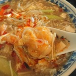 中国料理揚子江 - 酸辣湯麺には海老がゴロゴロ!