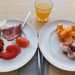 Hotel Zeitgeist Vienna Hauptbahnhof - 朝食の様子。