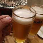 Sumibi Horumon Yakiniku Barikiya - 生ビールで乾杯