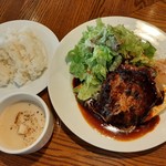 イタリア料理 チェッポ - スープや前菜2種、サラダやパンかライス付き、特選黒毛和牛手ごねハンバーグ1,050円