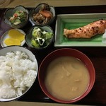 むらかみ食堂  - 時鮭塩焼定食800円